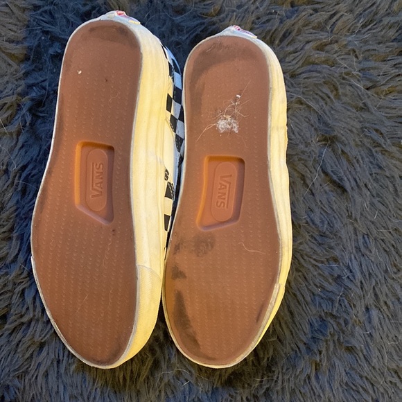 Womens 6.5 Vans barely worn. - Picture 3 of 3